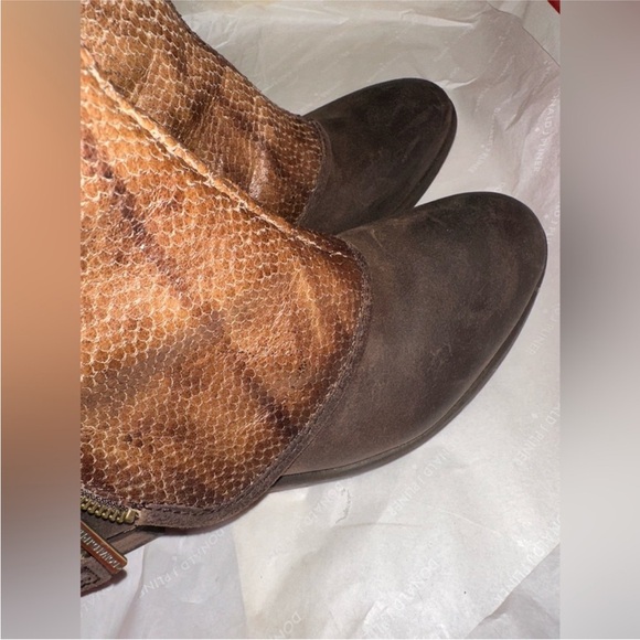 Donald J Pliner Brown Leather Women's Boots - Picture 2 of 4